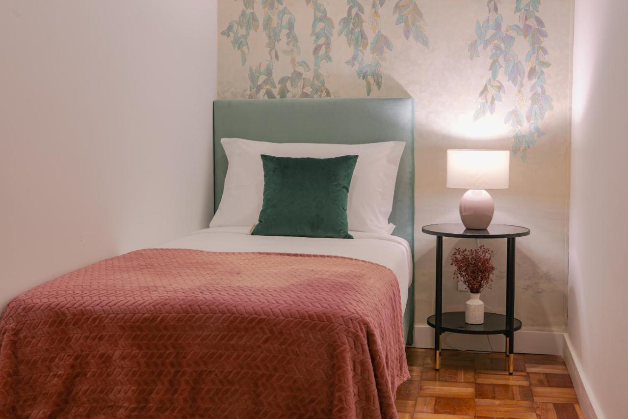 Single Room,1466899190:JPEG